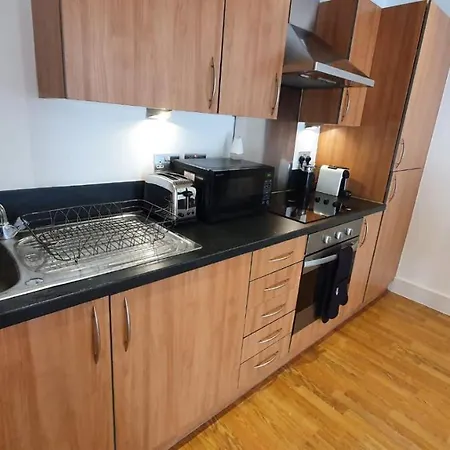 Modern Arcadian Centre 2 Bed / Balcony Apartment